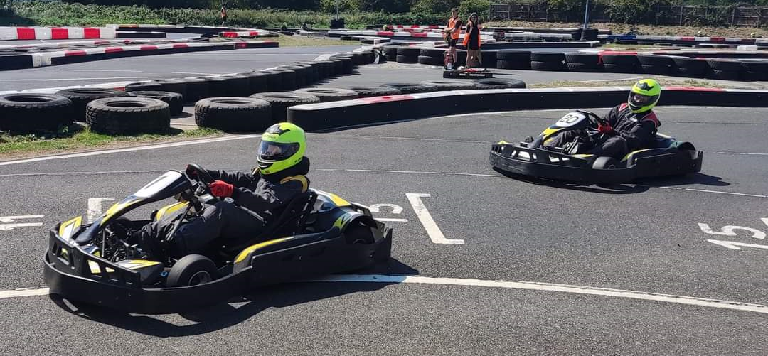 2 Karts racing